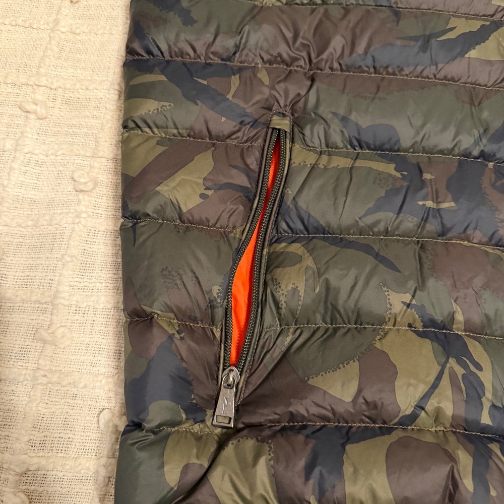 The Polo Ralph Lauren Camo/Orange Puffer Vest is a stylish and practical outerw - Picture 4 of 10